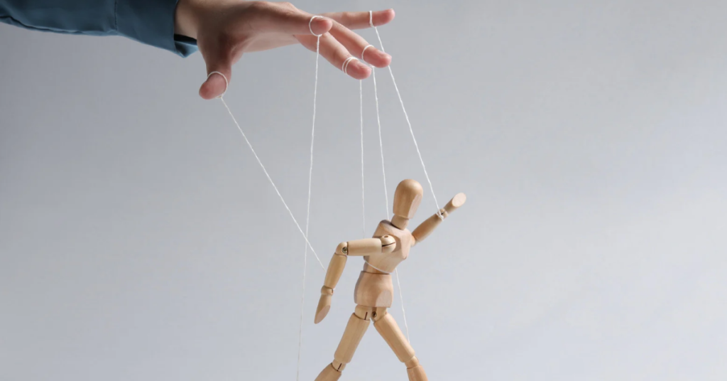 Recognizing the Signs of Emotional Manipulation in Relationship
